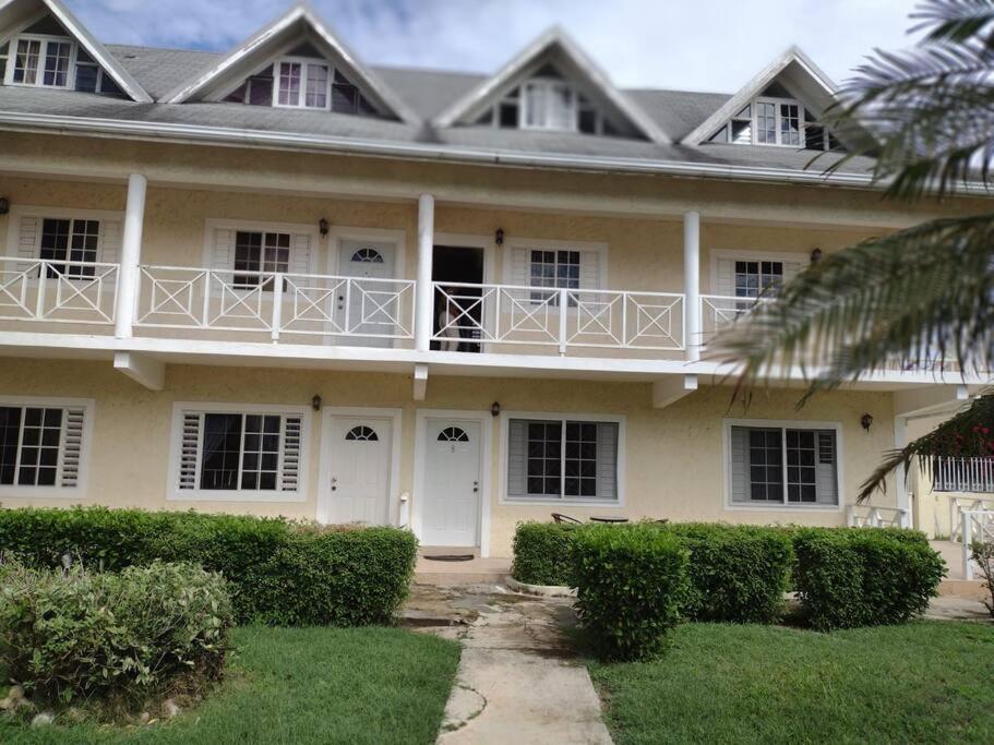 Club Caribbean Apartments Runaway Bay Ngoại thất bức ảnh