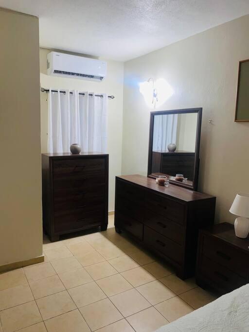 Club Caribbean Apartments Runaway Bay Ngoại thất bức ảnh