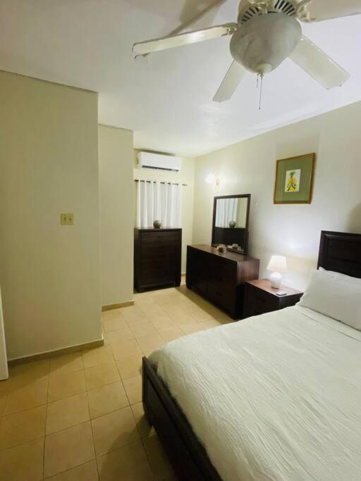 Club Caribbean Apartments Runaway Bay Ngoại thất bức ảnh