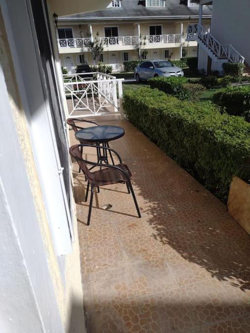 Club Caribbean Apartments Runaway Bay Ngoại thất bức ảnh